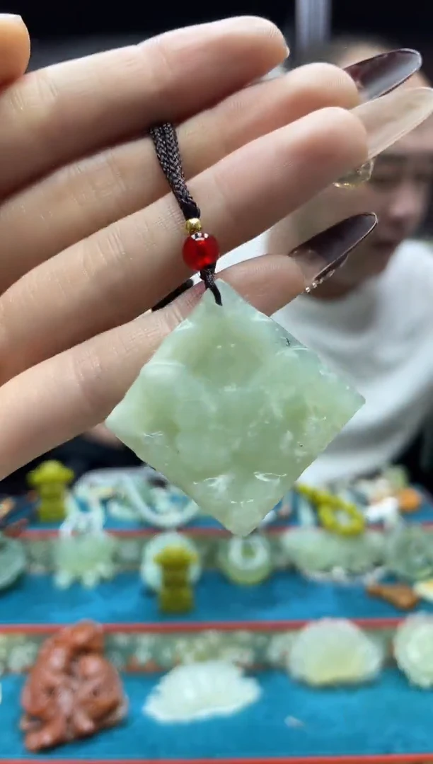 未镶嵌岫玉吊坠·