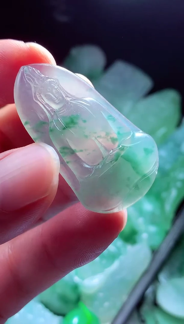 未镶嵌定制翡翠阿*?翡翠毛货定制