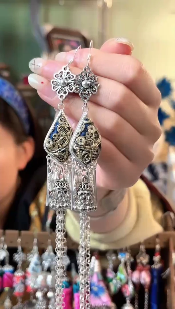 彩云南阁非遗老绣饰品727*