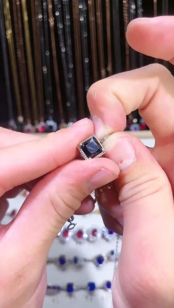 【闪购商品】蓝宝石吊坠(赠链)银S925镶嵌11111