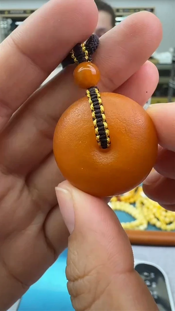 【闪购商品】琥珀颈饰未镶嵌930秒拍号