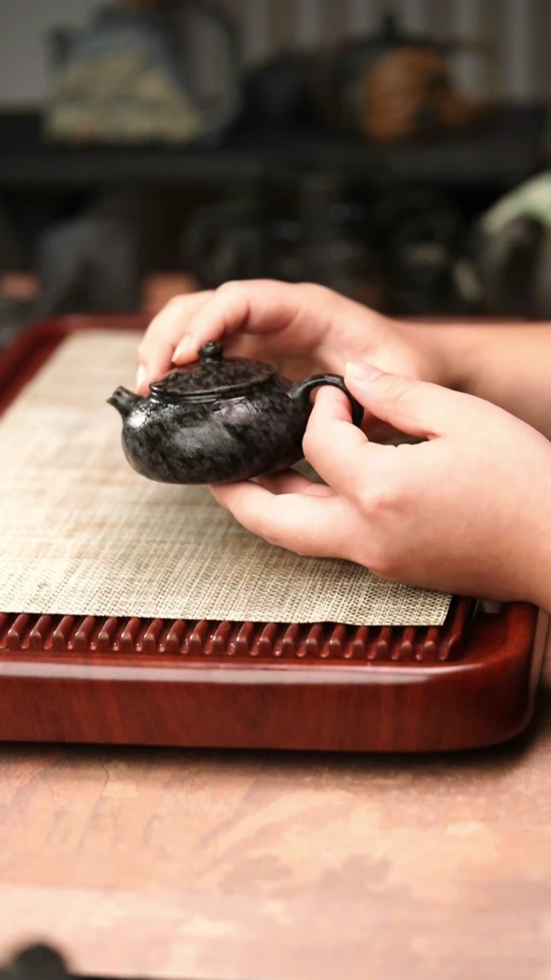 归玉堂冰碛岩重工雕刻透光小品寒江壶150cc