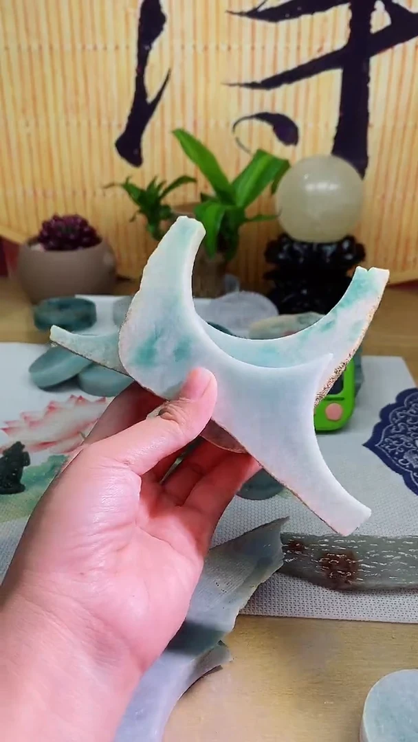 翡翠未镶嵌颈饰?****e翡翠284