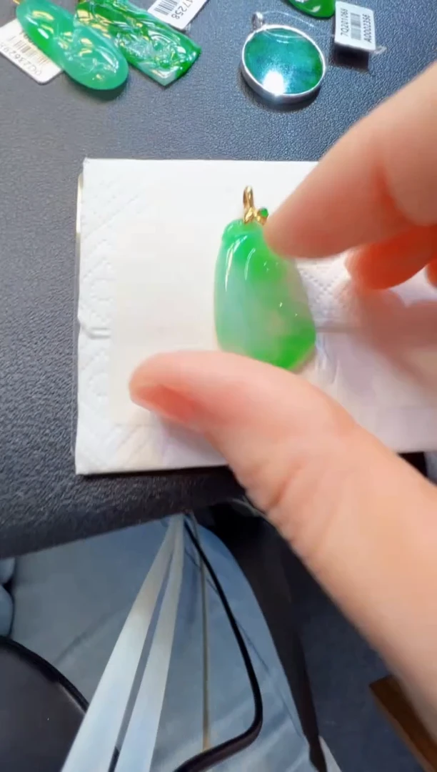 翡翠18K金镶嵌吊坠(不含链)1600