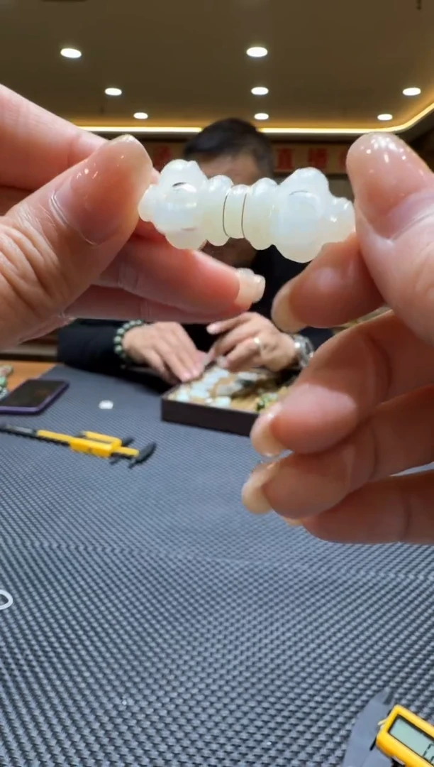 颈饰未镶嵌和田玉挂件