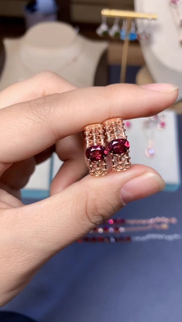 银S925镶嵌耳扣石榴石天然镁铝