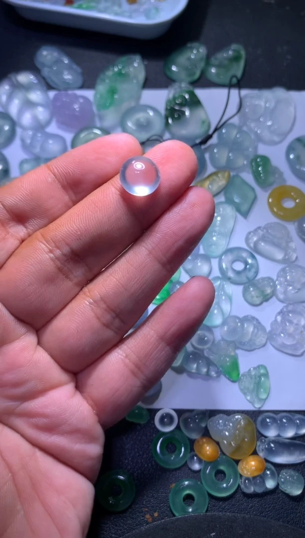 【闪购商品】翡翠颈饰未镶嵌蛋面