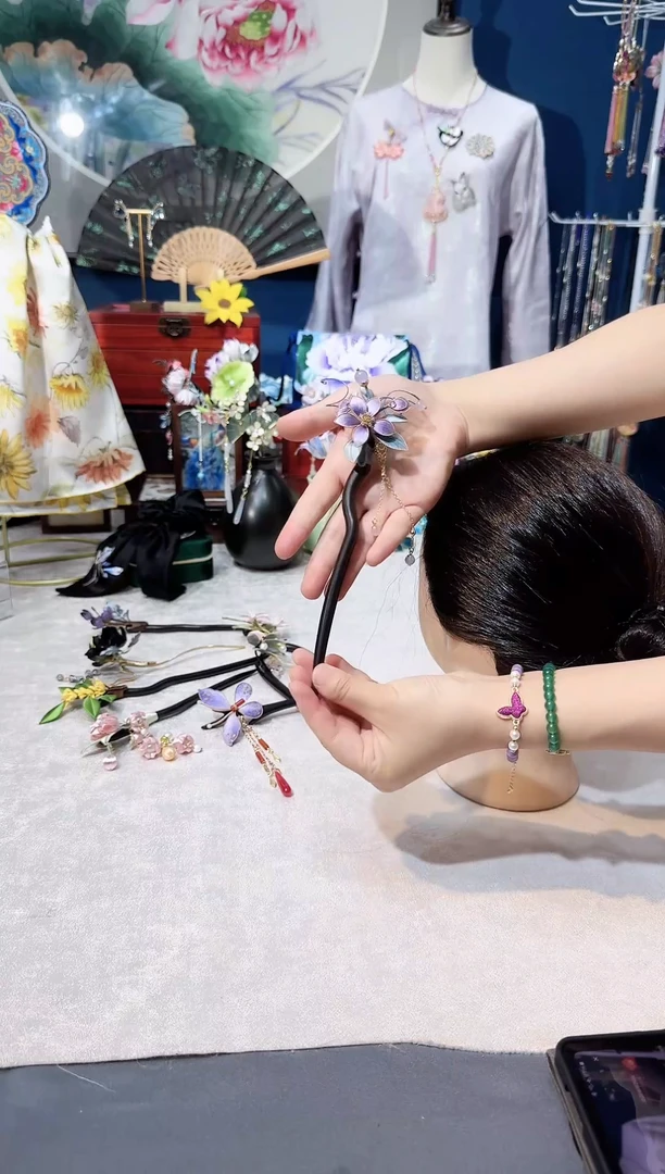 织绣国风美物非遗手工绒花紫色发簪