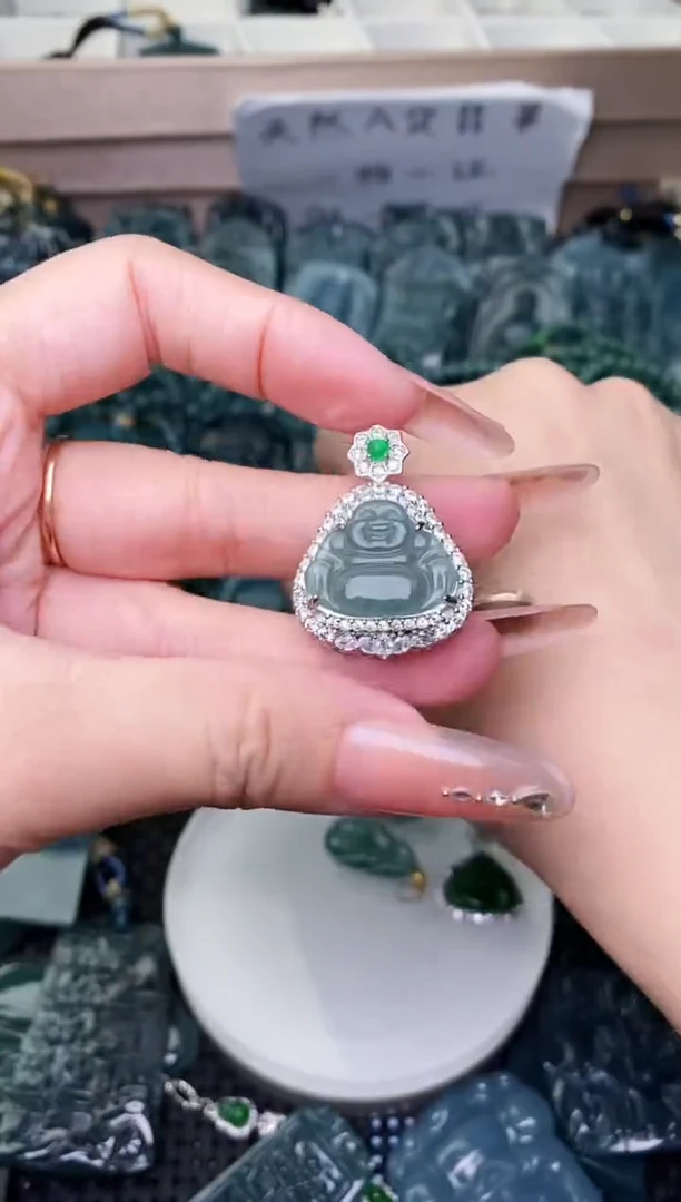 颈饰未镶嵌翡翠