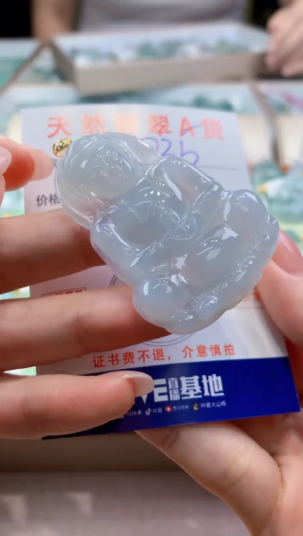 颈饰18K金镶嵌翡翠天然缅甸a货翡翠