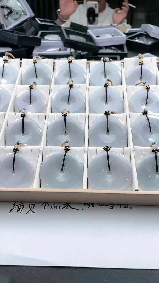 翡翠未镶嵌颈饰..../7/23/ 157多样性发其一