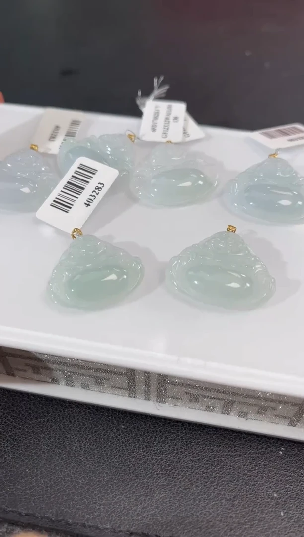 18K金镶嵌挂件翡翠边城刀客/403283/多样性发一