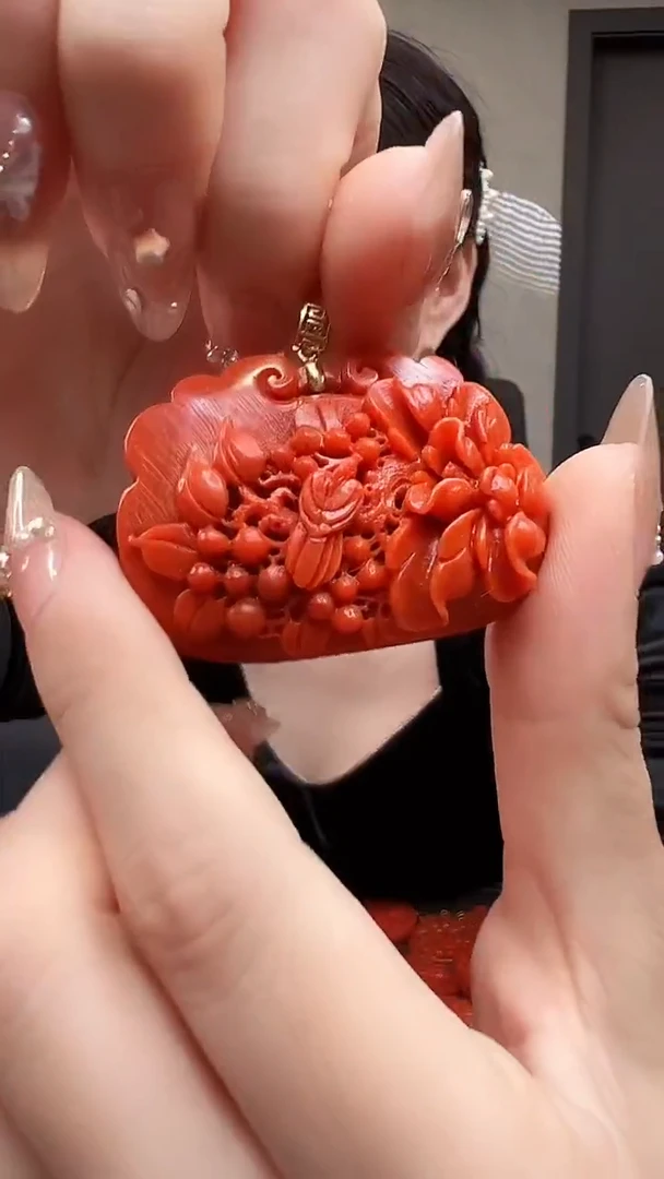 南红玛瑙18K金镶嵌吊坠(不含链)/花花