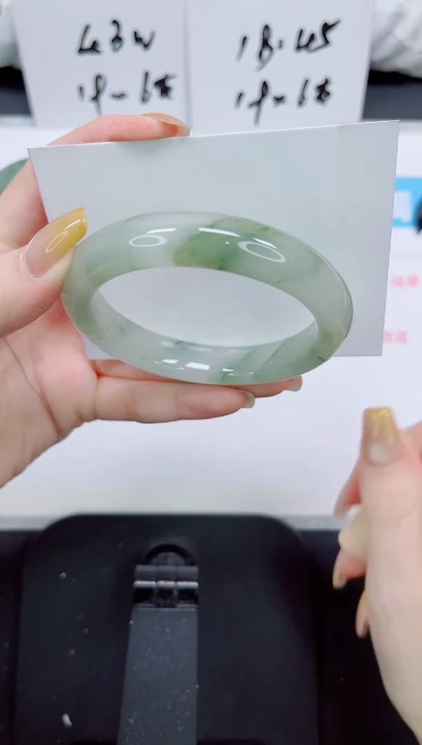 石英质玉手镯未镶嵌364