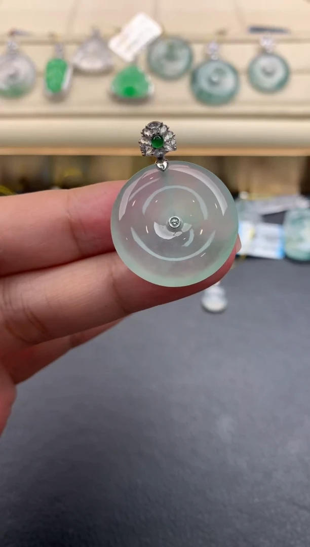 翡翠18K金镶嵌颈饰Q100