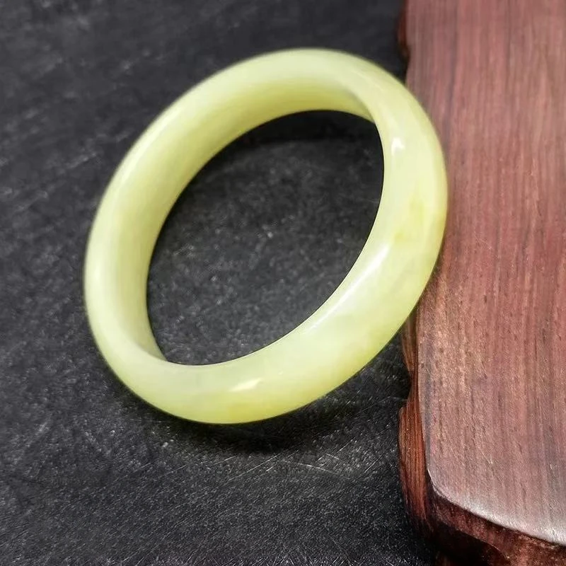 【有德玉业】----天然鸡油黄 玉石手镯一条岫玉