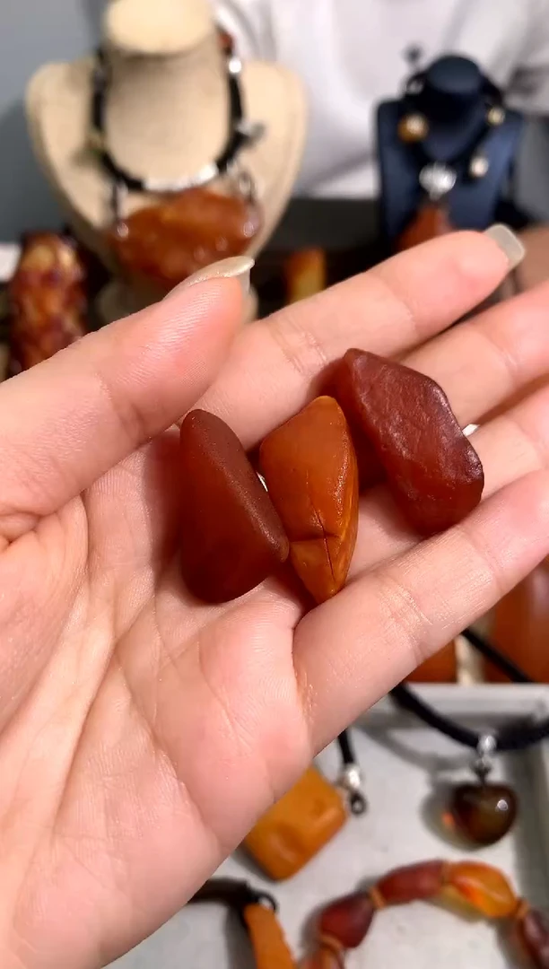 【闪购商品】蜜蜡裸石未镶嵌发其中一个