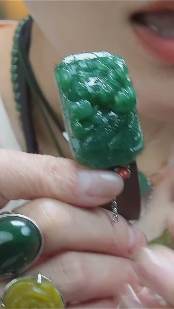 颈饰未镶嵌和田玉（碧玉）管*员1