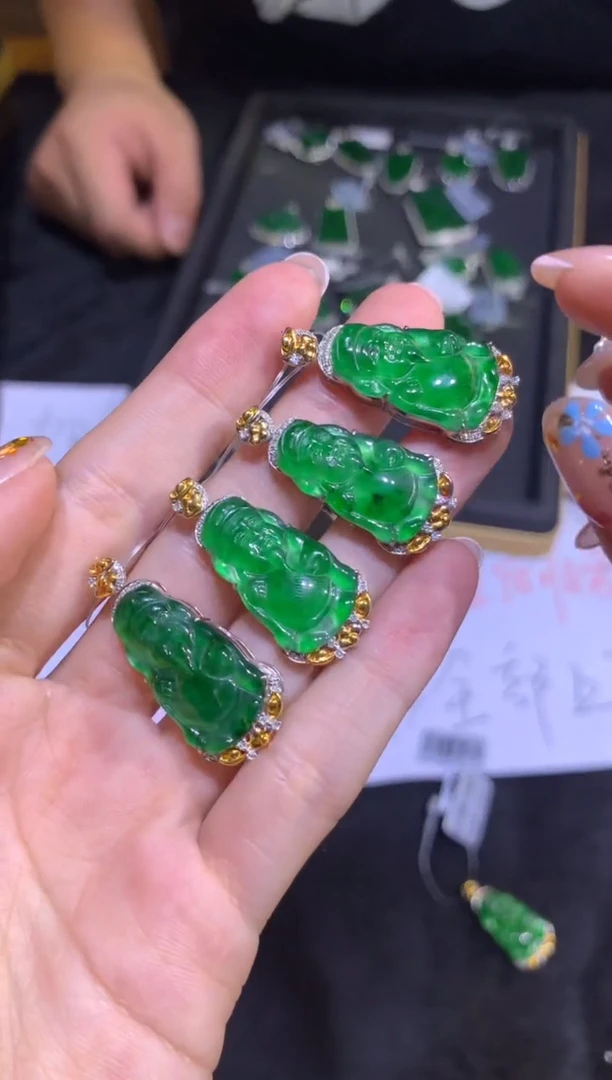 翡翠18K金镶嵌颈饰7004669/1993/多样性发/1件