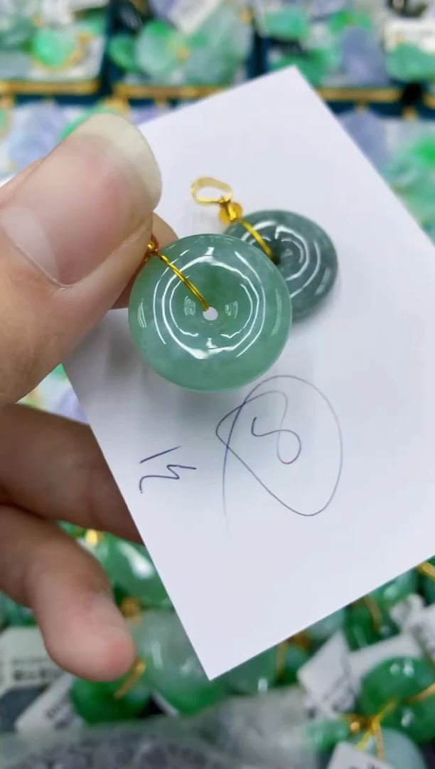 翡翠未镶嵌颈饰1111111111多样性发其一