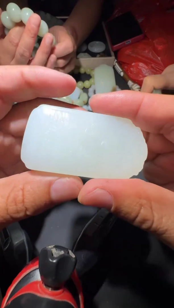 未镶嵌和田玉（糖玉）挂件和田玉