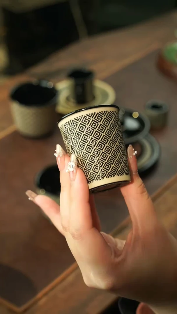 【闪购商品】瓷片李斌 玄色系列 回纹闻香杯