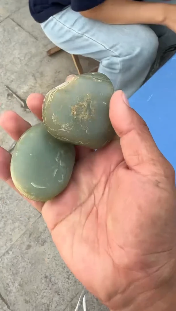 未镶嵌和田玉（糖玉）挂件和田玉