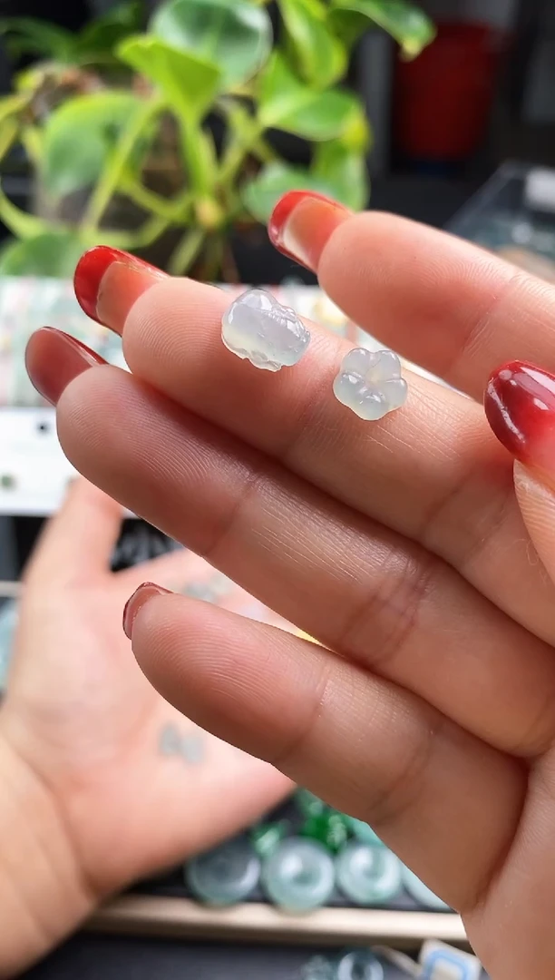 【闪购商品】翡翠颈饰未镶嵌貔貅小花