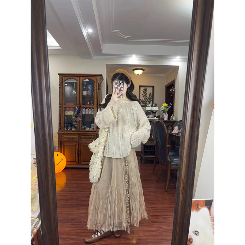 2025秋季新款圆领长袖绣花宽松显瘦小众针织上衣设计感温柔半身裙