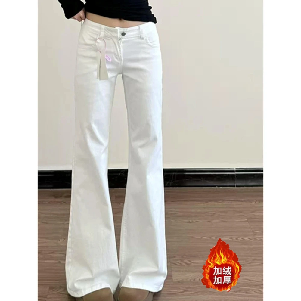 白色低腰微喇牛仔裤女冬季2025新款美式辣妹简约风显瘦马蹄喇叭裤