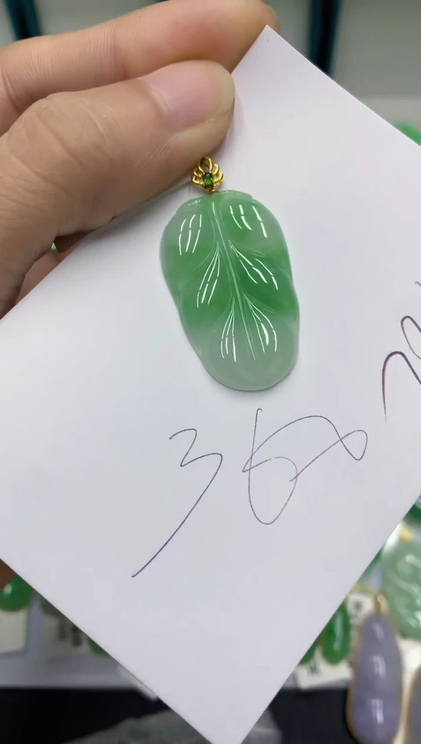 翡翠18K金镶嵌颈饰翡翠