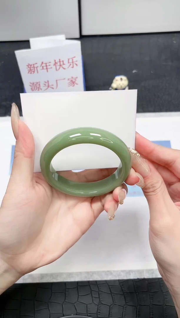 【闪购商品】石英质玉手镯未镶嵌T115-56.4