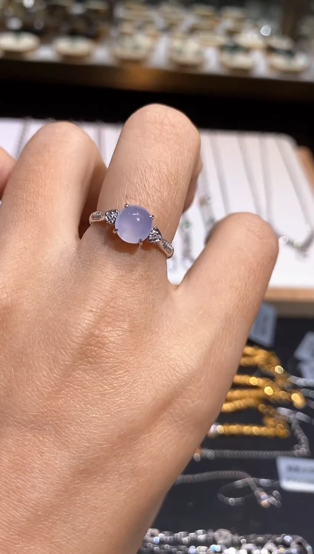 颈饰18K金镶嵌翡翠戒指