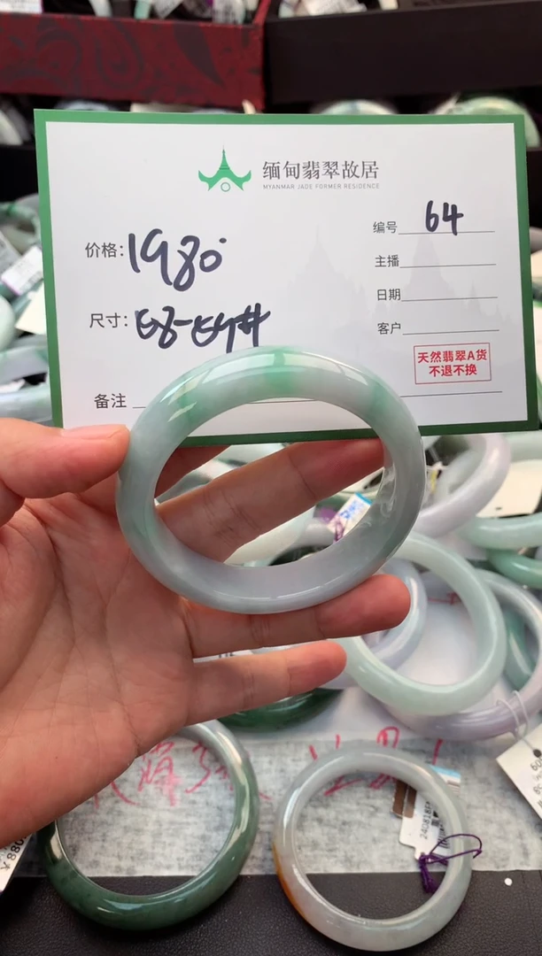 定制翡翠未镶嵌毛货需精细抛光+多人