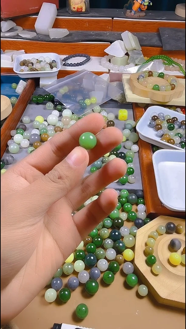 未镶嵌手链和田玉卡14俄罗斯碧玉散珠有黑点