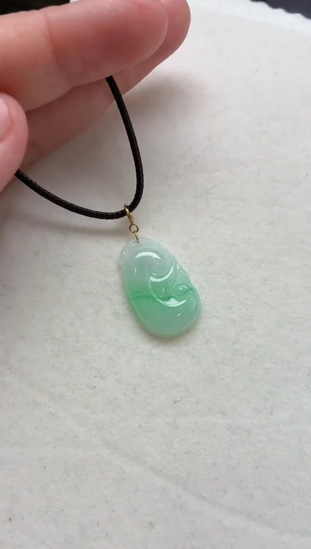 翡翠18K金镶嵌颈饰如意