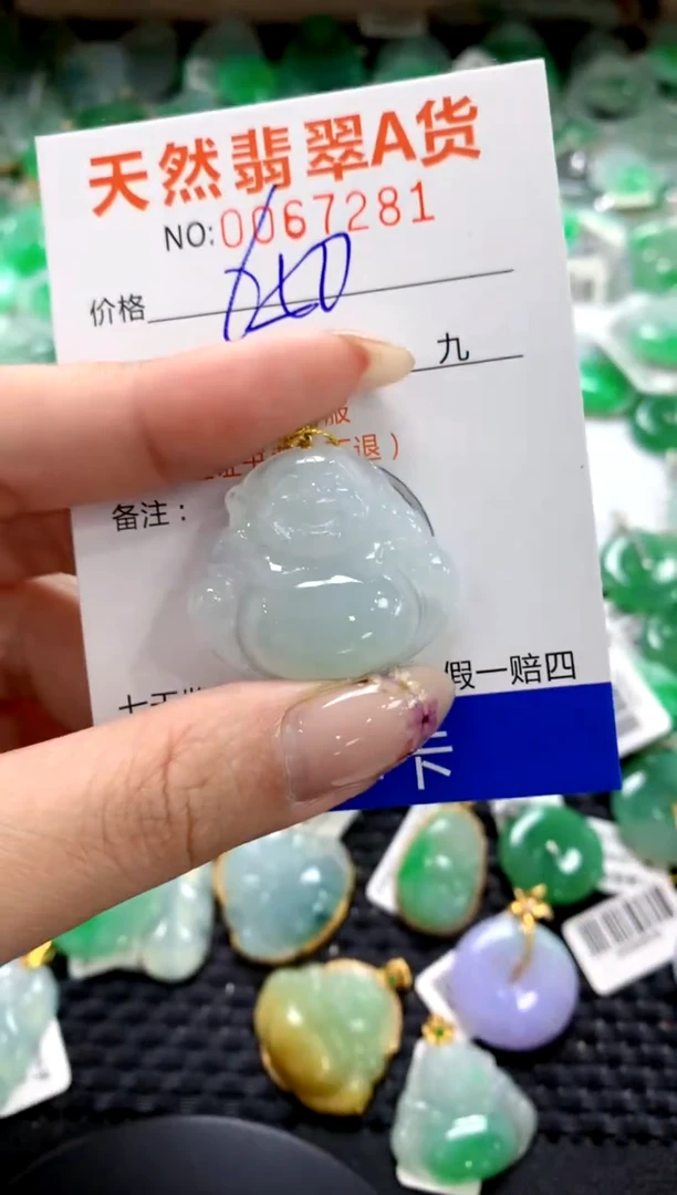 翡翠18K金镶嵌颈饰1111111111111111