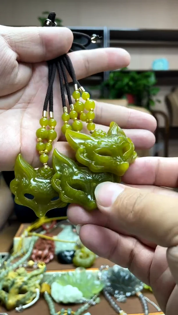 未镶嵌岫玉吊坠多样性发货发其中之一