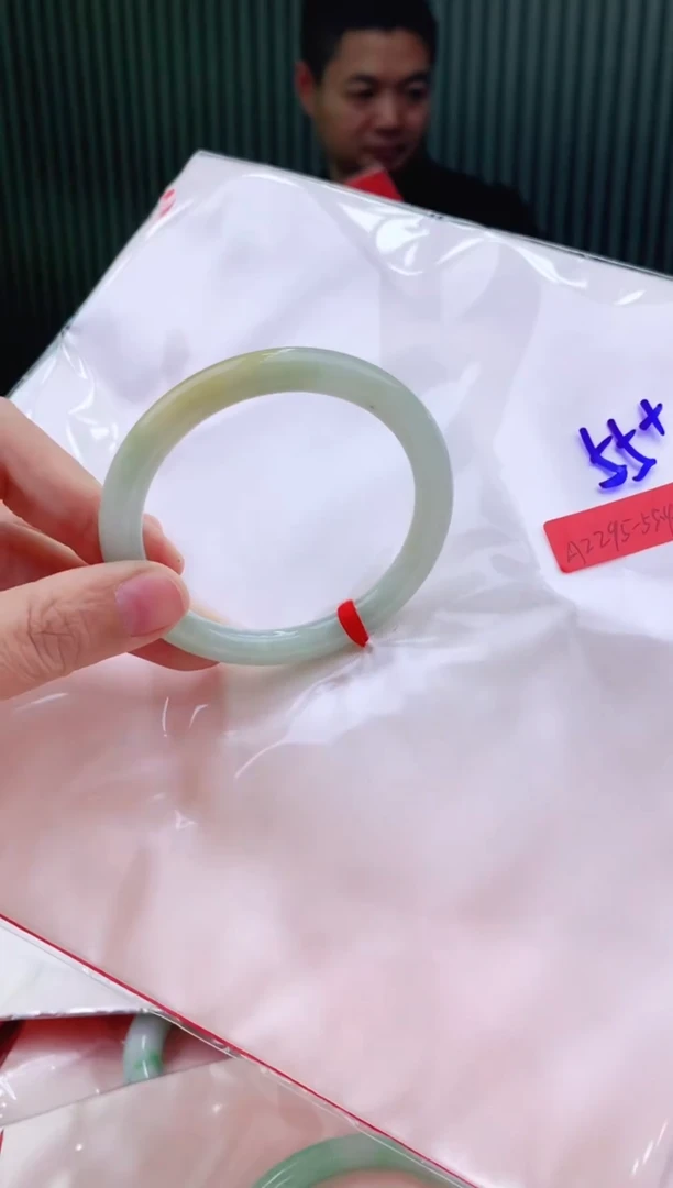 未镶嵌手镯翡翠55+