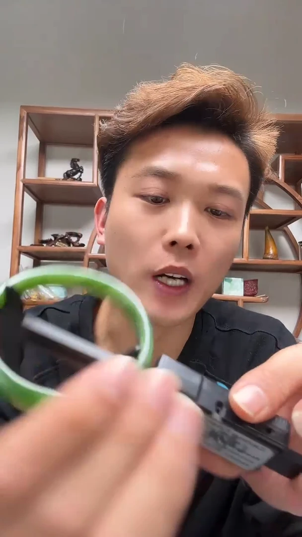 未镶嵌手镯和田玉多样性发其一P-52