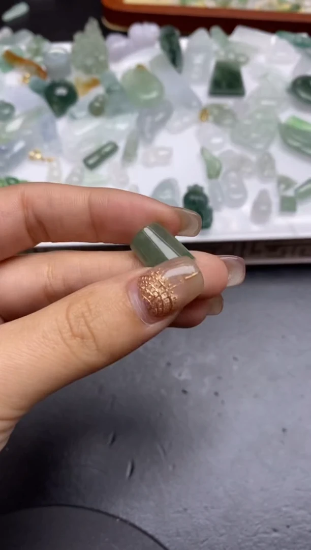 【闪购商品】定制翡翠未镶嵌翡翠毛货~