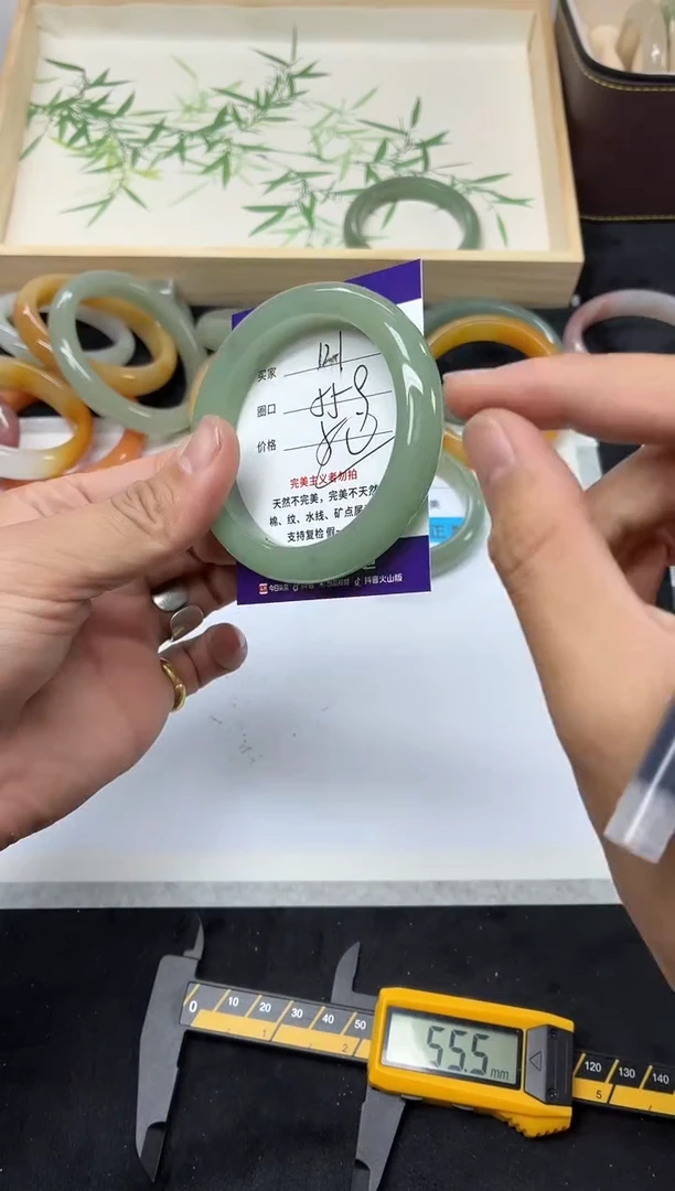 未镶嵌手镯石英质玉121