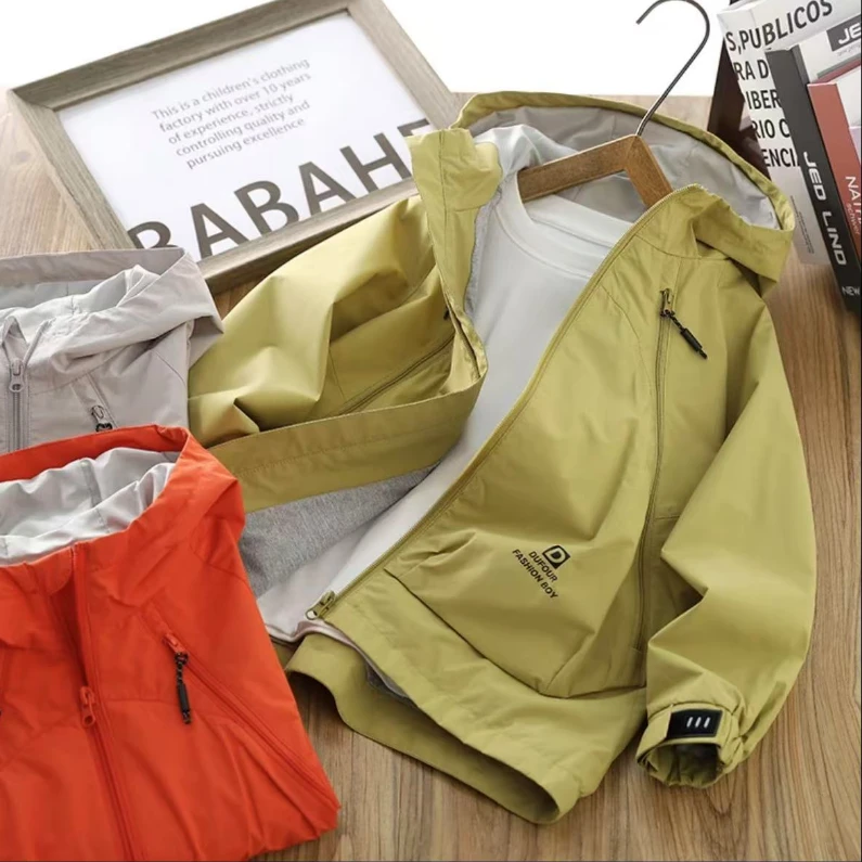 儿童冲锋衣外套2025春秋新款连帽防风上衣春装中大童拉链衫潮sp66