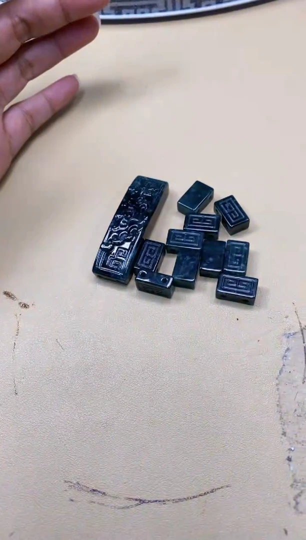 未镶嵌定制翡翠傑*挂件
