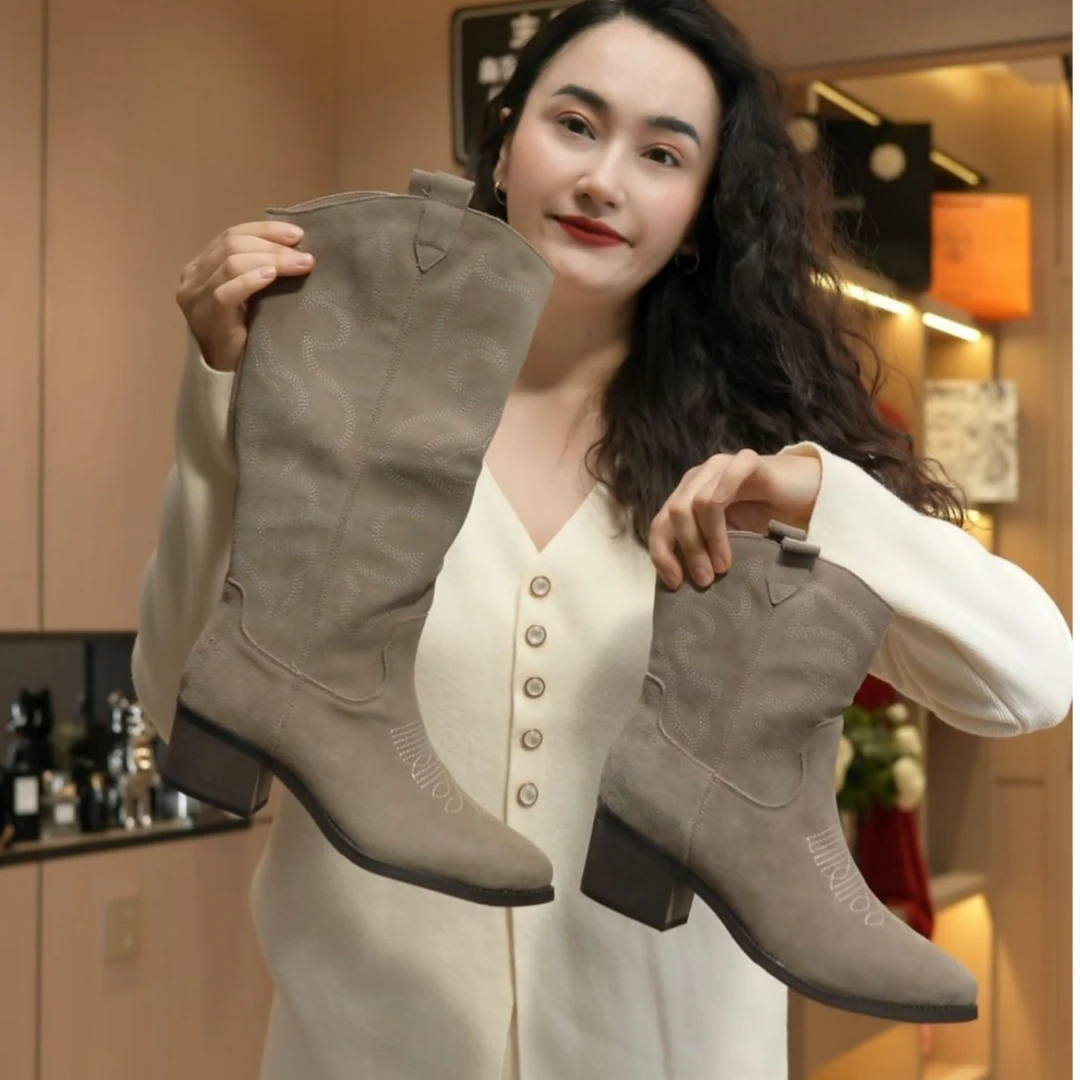 （真皮牛皮）加绒款磨砂绒面刺绣西部牛仔靴女粗跟秋冬