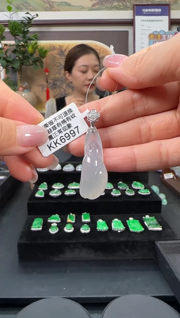 颈饰18K金镶嵌翡翠KK6997玉兰花