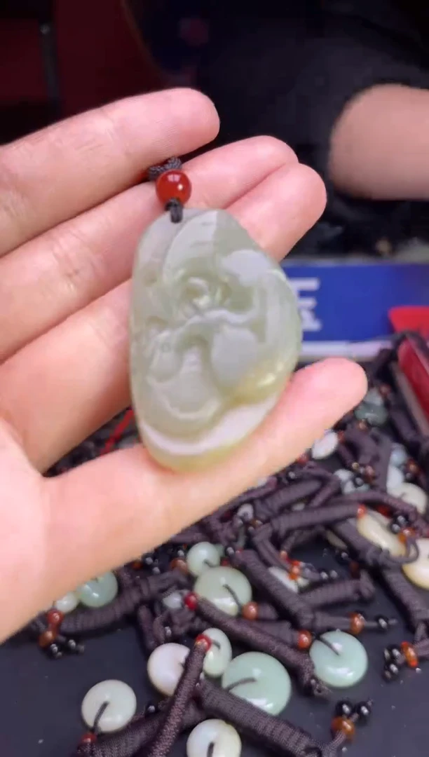 未镶嵌和田玉挂件1