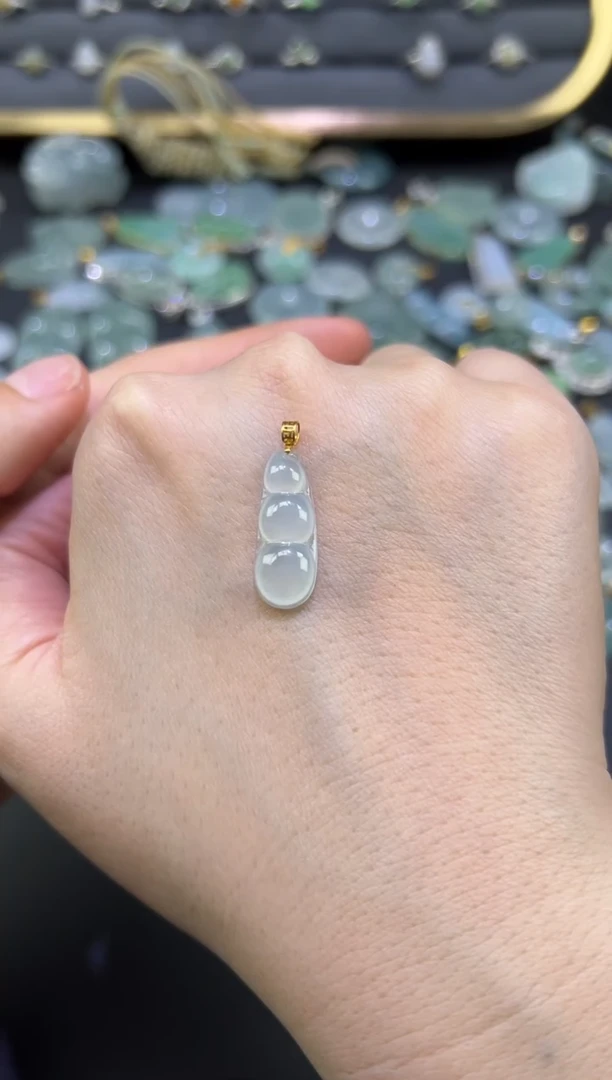 【闪购商品】翡翠颈饰18K金镶嵌豆子