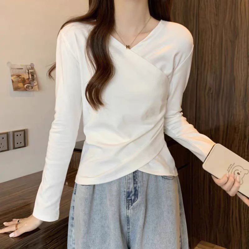大码女装春秋新款设计感不规则v领长袖t恤胖mm遮肚显瘦打底衫上衣