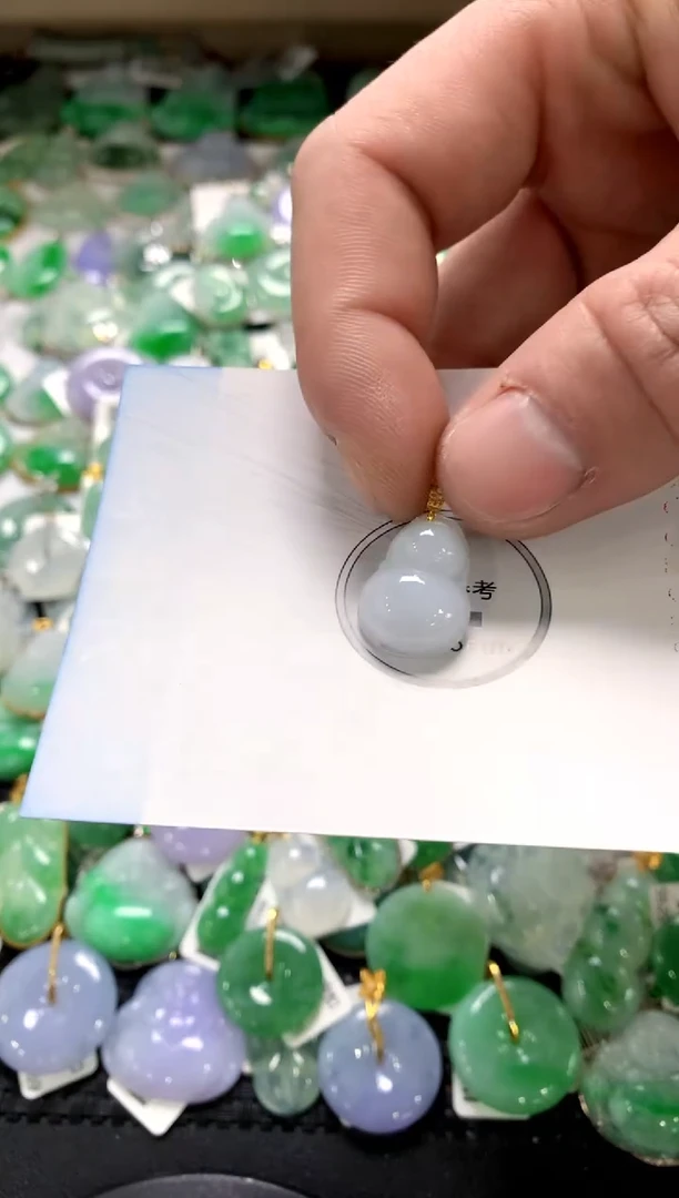 颈饰18K金镶嵌翡翠1111111111111111